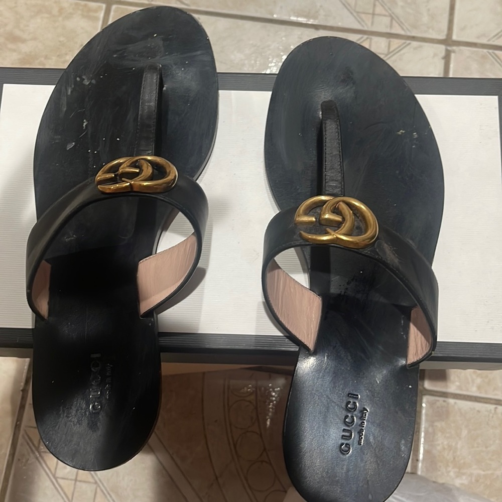 100% authentic black Gucci sandals size 40 made in Italy